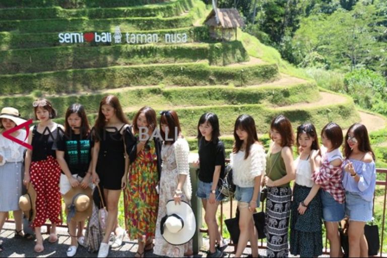 使领馆提醒国人防范电信诈骗和飞车抢劫