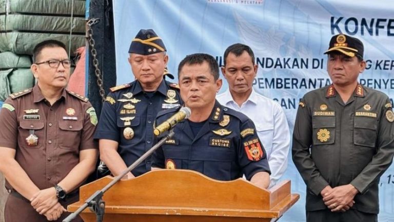 印尼查获价值15.1亿盾的非法进口旧衣服